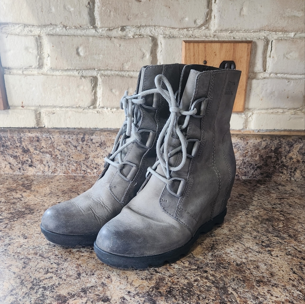 Joan of arctic wedge